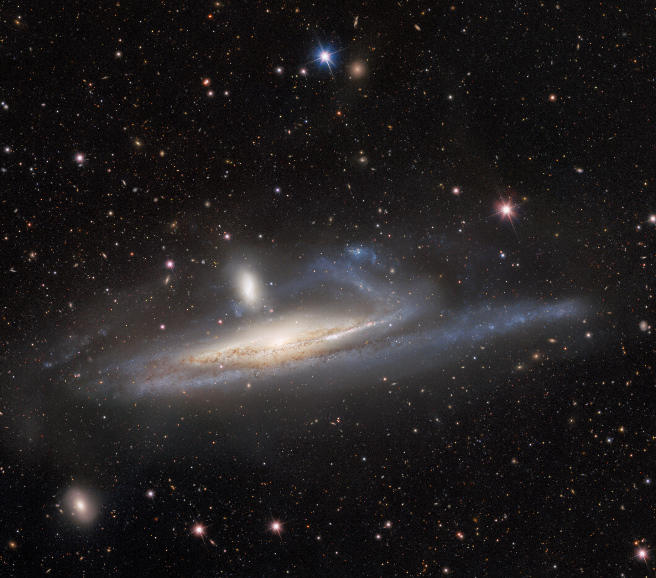 天河中跨度10万光年的旋涡星系正在合并