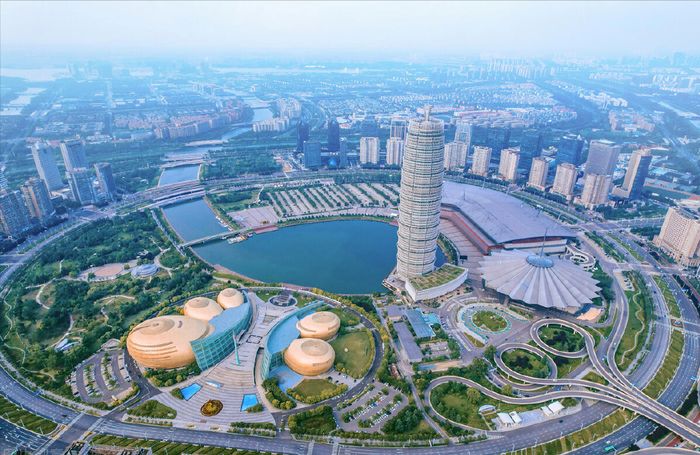 749 局秘档:郑州地标下,藏着一段被封存的诡异往事